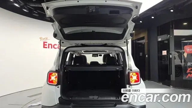 Jeep Renegade 2018 — Фото 20/20