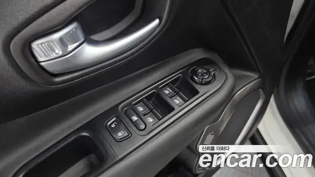 Jeep Renegade 2018 — Şəkil 27/31