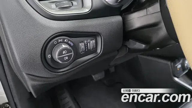 Jeep Renegade 2018 — Şəkil 23/31