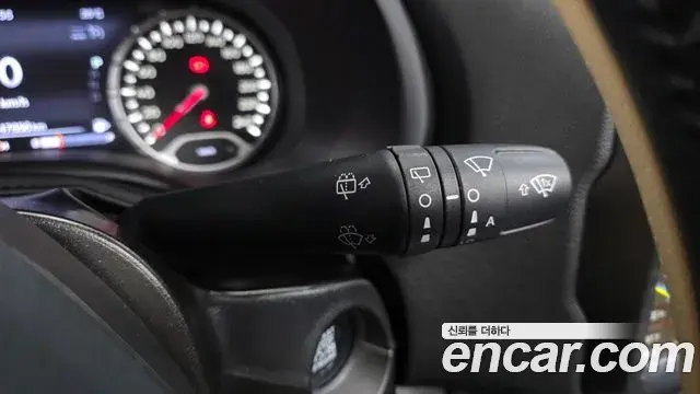 Jeep Renegade 2018 — Şəkil 17/31