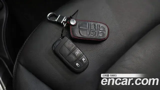 Jeep Renegade 2018 — Şəkil 24/31