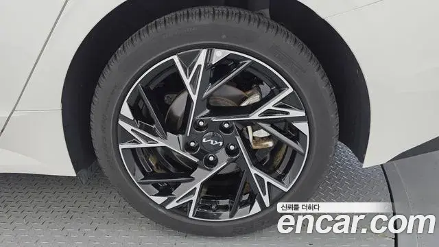 Kia K5 2024 — Şəkil 27/30