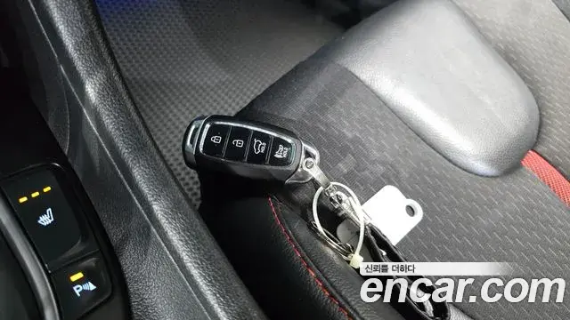 Hyundai Veloster 2019 — Şəkil 30/30
