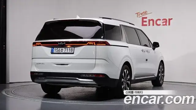 Kia Carnival 2021 — Фото 2/20