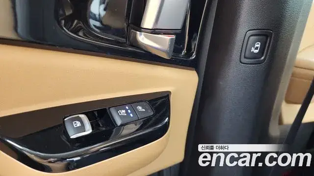 Kia Carnival 2021 — Фото 19/20