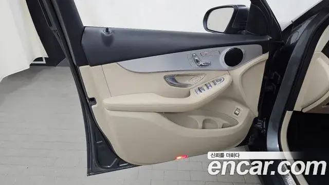 Mercedes-Benz GLC-Class 2018 — ფოტო 8/31