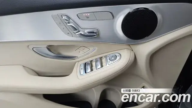 Mercedes-Benz GLC-Class 2018 — ფოტო 15/31