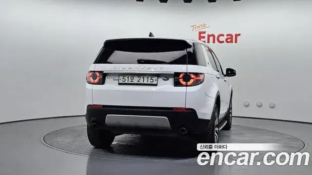 Land Rover Discovery Sport 2018 — Фото 3/20