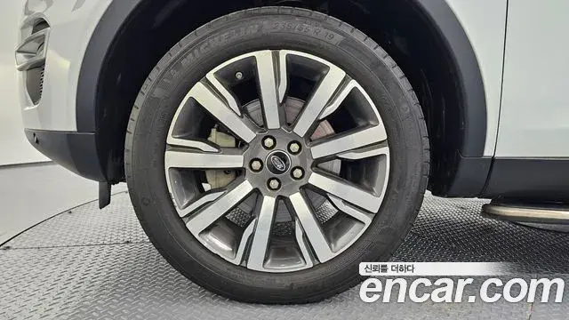 Land Rover Discovery Sport 2018 — Фото 4/20