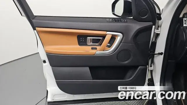 Land Rover Discovery Sport 2018 — Photo 27/30