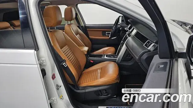 Land Rover Discovery Sport 2018 — Photo 12/30