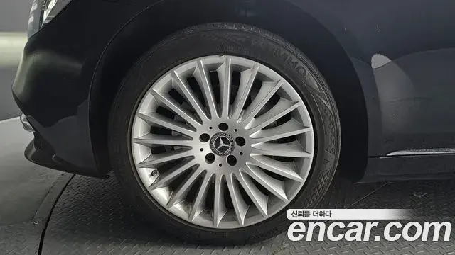 Mercedes-Benz S-Class 2019 — Photo 5/20