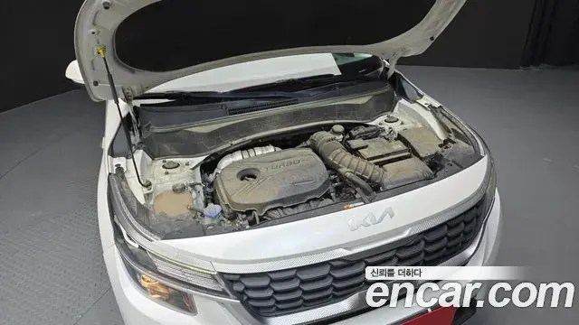 Kia Seltos 2020 — ფოტო 17/20