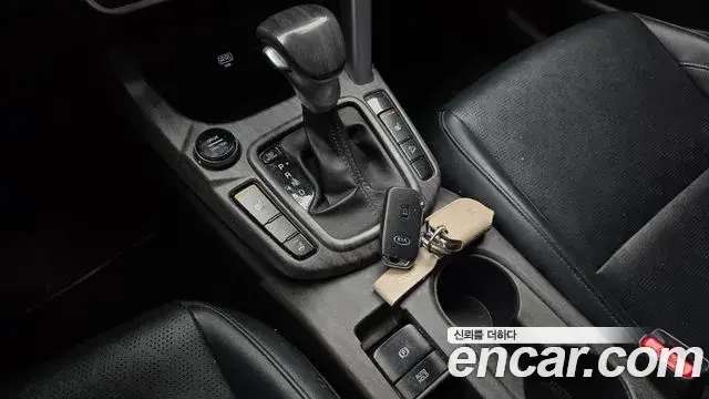 Kia Seltos 2020 — ფოტო 6/20