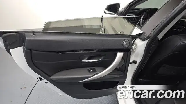 BMW 4 Series 2018 — ფოტო 30/35