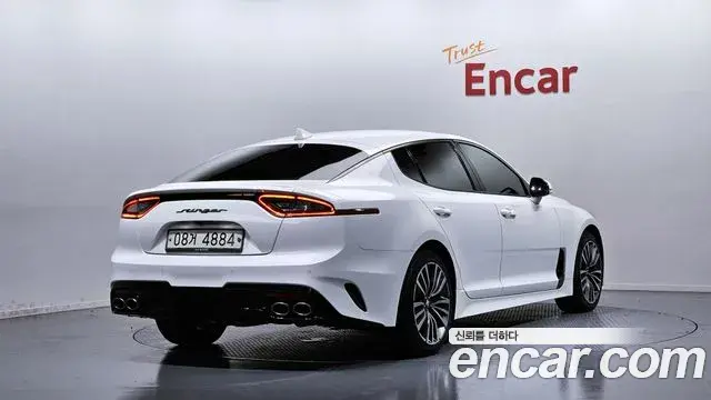 Kia Stinger 2018 — Şəkil 8/30
