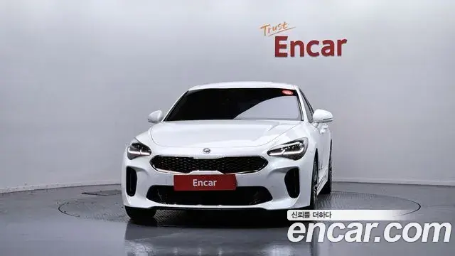 Kia Stinger 2018 — Şəkil 23/30