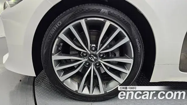 Kia Stinger 2018 — Şəkil 30/30