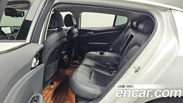 Kia Stinger 2018 — Şəkil 24/30