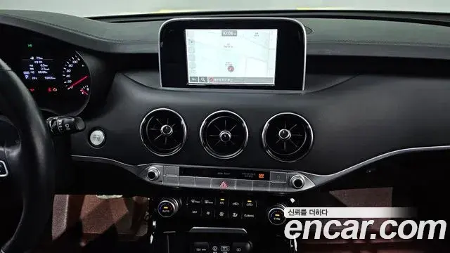 Kia Stinger 2018 — Şəkil 15/30