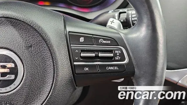 Kia Stinger 2018 — Şəkil 13/30