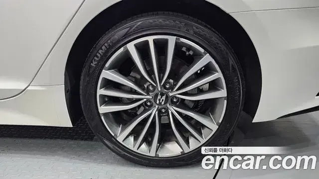 Kia Stinger 2018 — Şəkil 11/30