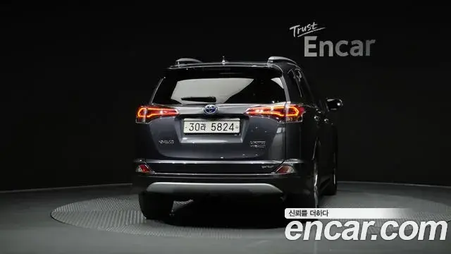 Toyota RAV4 2018 — Фото 4/20