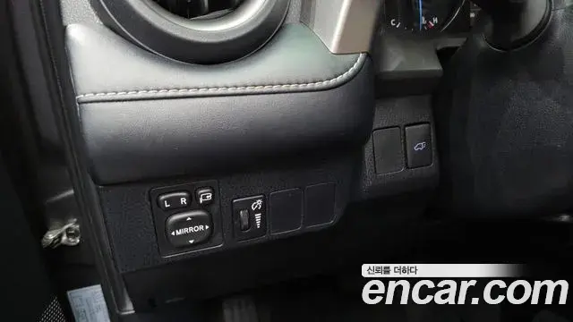 Toyota RAV4 2018 — Фото 16/20