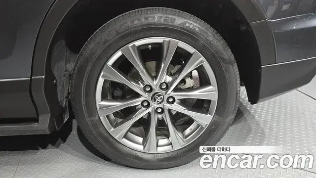 Toyota RAV4 2018 — Şəkil 24/31