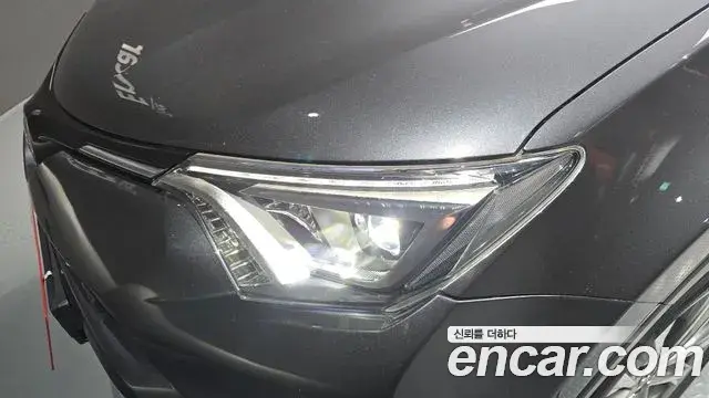 Toyota RAV4 2018 — Şəkil 26/31