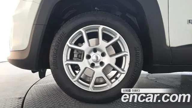 Jeep Renegade 2021 — Photo 21/30