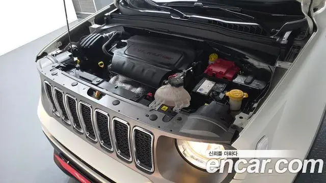 Jeep Renegade 2021 — Photo 6/30