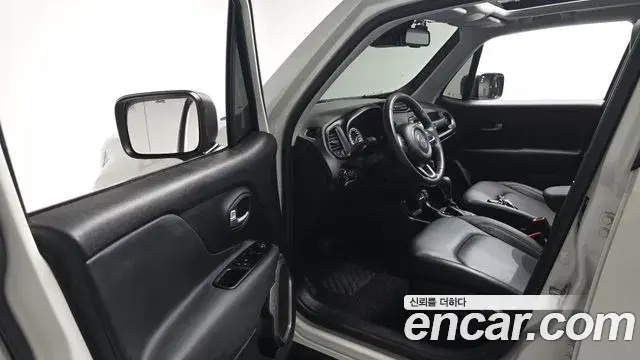 Jeep Renegade 2021 — Photo 25/30