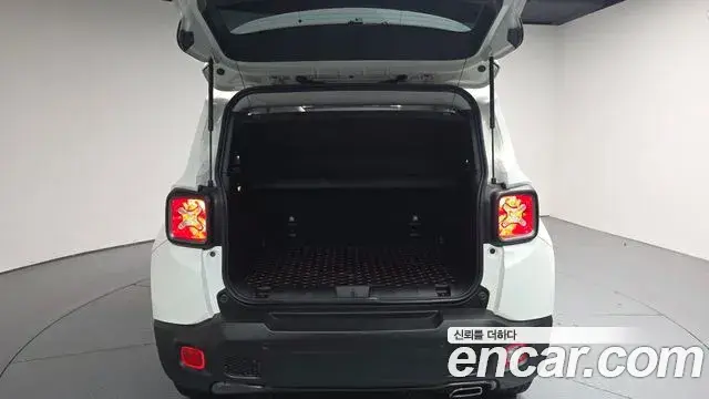 Jeep Renegade 2021 — Photo 22/30