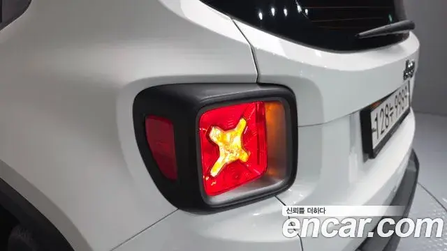 Jeep Renegade 2021 — Photo 28/30