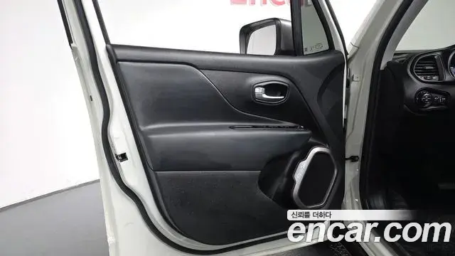 Jeep Renegade 2021 — Photo 29/30