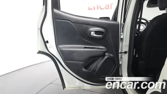 Jeep Renegade 2021 — Photo 14/30