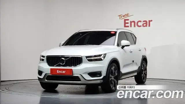 Volvo XC40 2021 — Şəkil 16/34