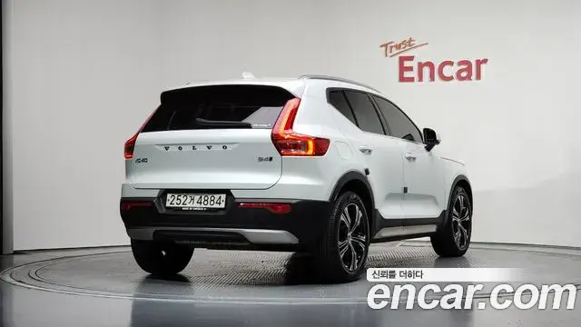 Volvo XC40 2021 — Şəkil 11/34