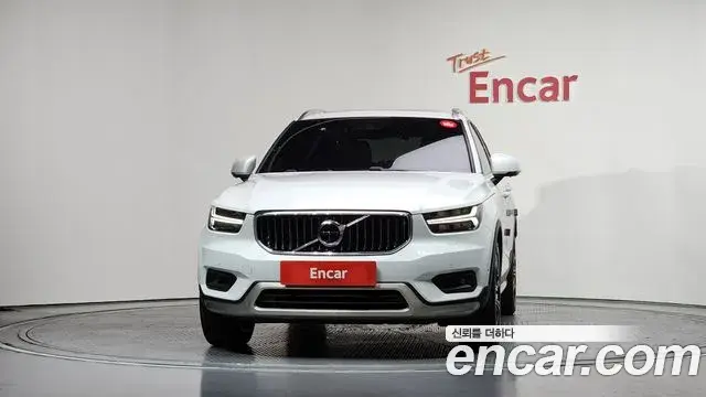 Volvo XC40 2021 — Şəkil 31/34
