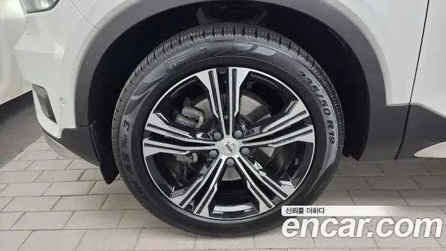 Volvo XC40 2021 — Şəkil 7/34
