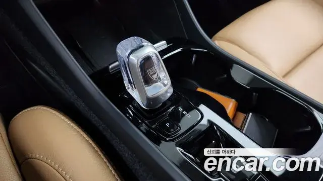 Volvo XC40 2021 — Şəkil 28/34