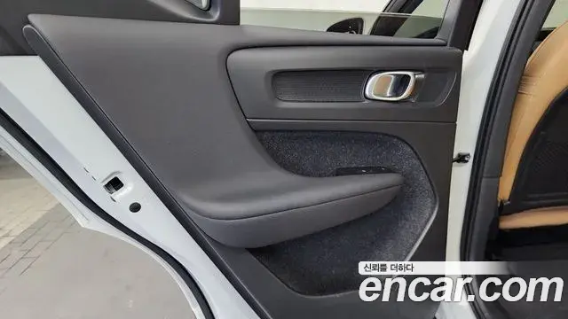 Volvo XC40 2021 — Şəkil 2/34