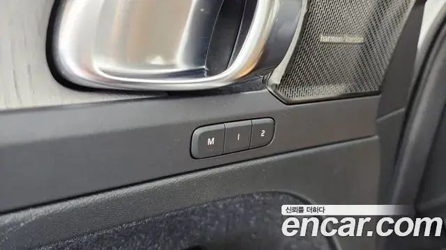 Volvo XC40 2021 — Şəkil 14/34