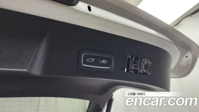 Volvo XC40 2021 — Şəkil 30/34
