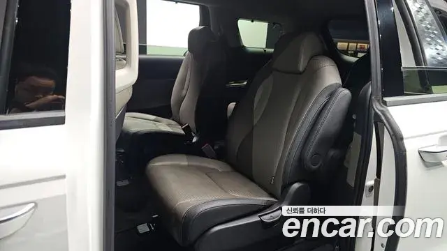 Kia Carnival 2024 — ფოტო 14/20
