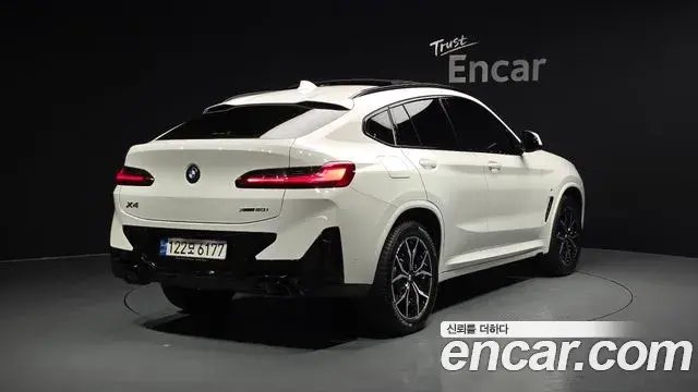 BMW X4 2022 — Şəkil 18/36