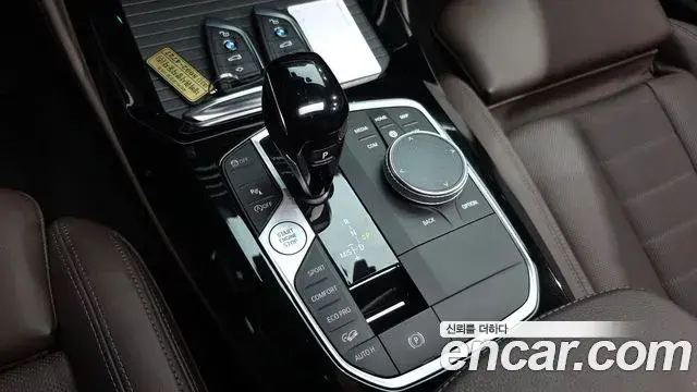 BMW X4 2022 — Şəkil 35/36