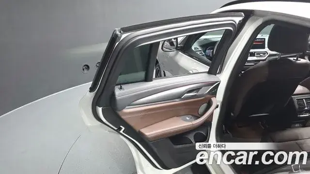 BMW X4 2022 — Şəkil 30/36