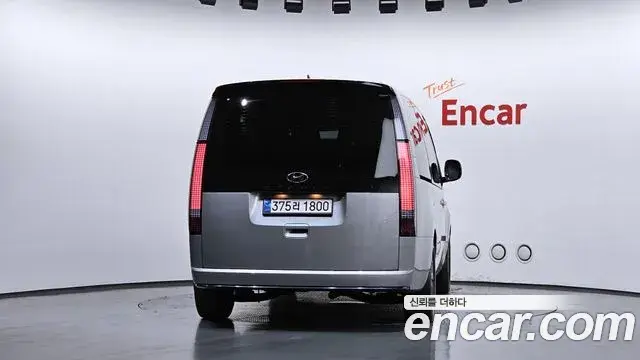 Hyundai Staria 2023 — Фото 4/20
